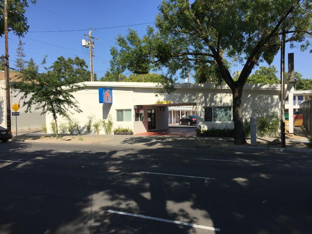 Travelodge By Wyndham Sacramento Convention Center Exterior photo