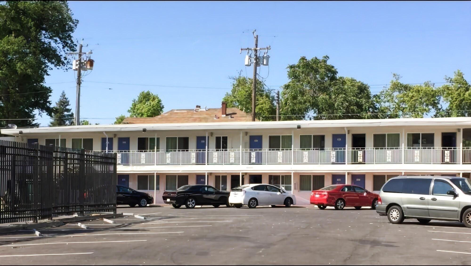 Travelodge By Wyndham Sacramento Convention Center Exterior photo