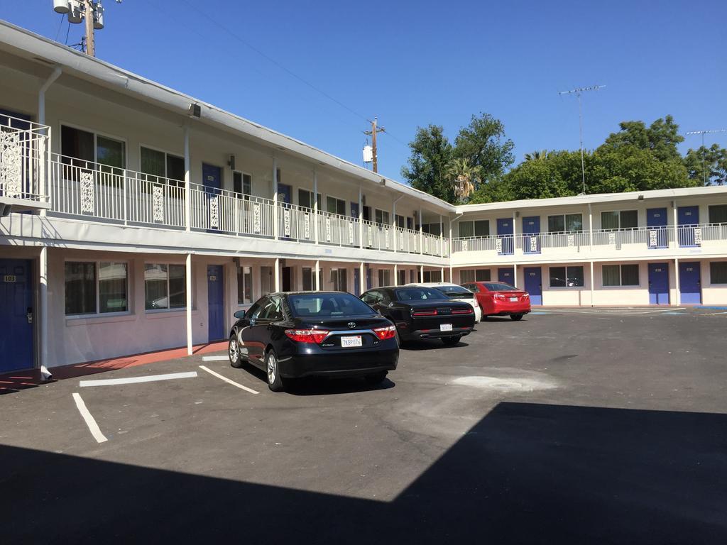Travelodge By Wyndham Sacramento Convention Center Exterior photo
